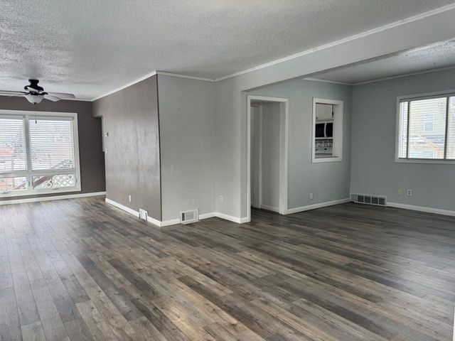 209 8th Ave SE, Minot, ND 58701