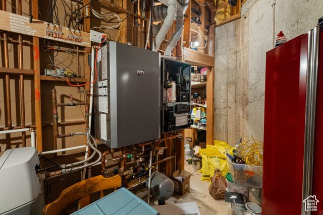 6124 OSMOND DR, South Ogden, UT 84403