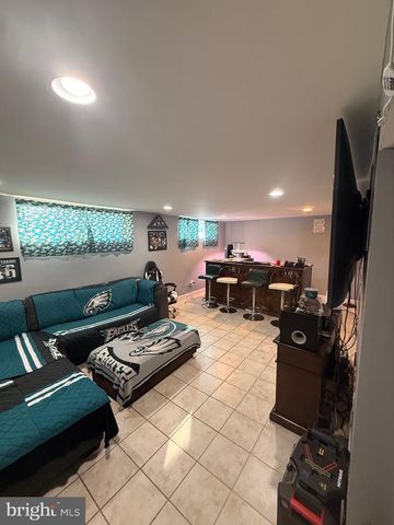 5 REGAL CT, Newark, DE 19713