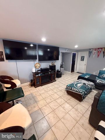 5 REGAL CT, Newark, DE 19713