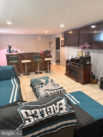 5 REGAL CT, Newark, DE 19713