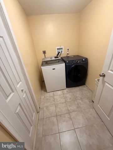 5 REGAL CT, Newark, DE 19713