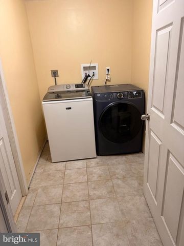 5 REGAL CT, Newark, DE 19713