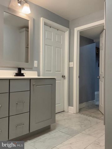 5 REGAL CT, Newark, DE 19713