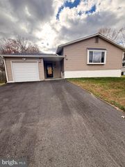 5 REGAL CT, Newark, DE 19713