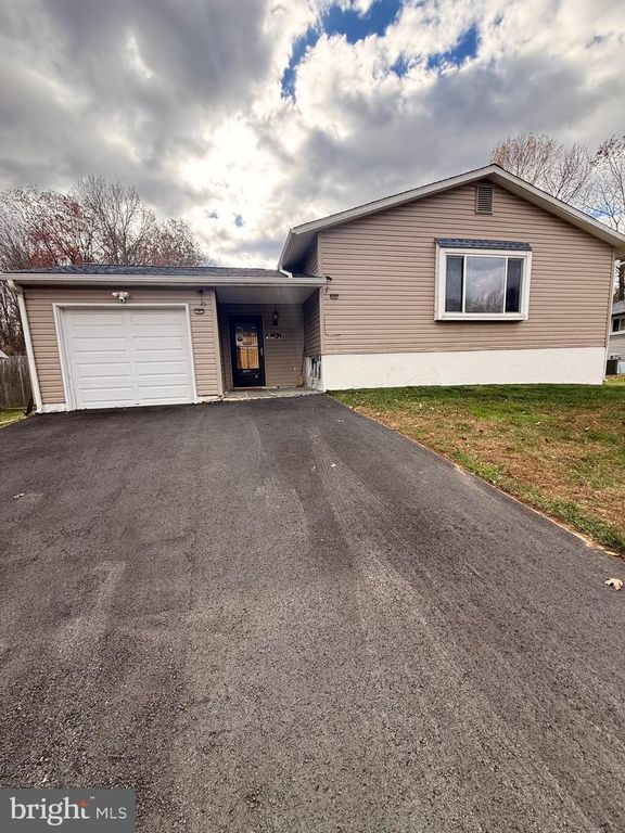 5 REGAL CT, Newark, DE 19713