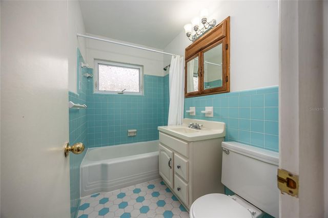 2609 NW 10TH AVENUE, Gainesville, FL 32605