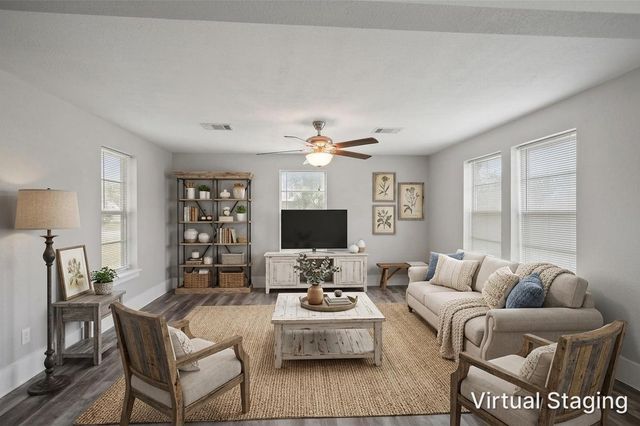 102 22nd Street N, Texas City, TX 77590