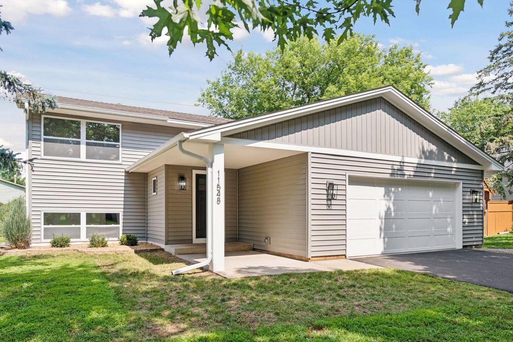 11548 Oregon Avenue N, Champlin, MN 55316