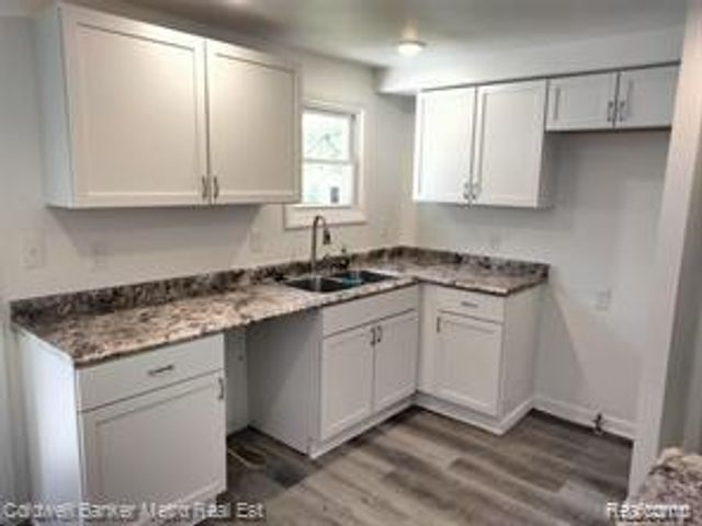 48 Columbia Avenue Avenue, Pontiac, MI 48340