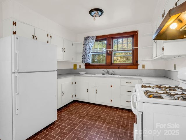 506 Bonner Street, Hendersonville, NC 28739