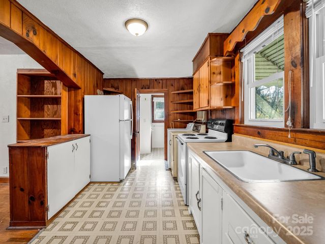 506 Bonner Street, Hendersonville, NC 28739