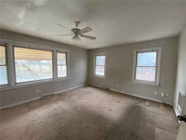 9001 E 75th Street, Raytown, MO 64138