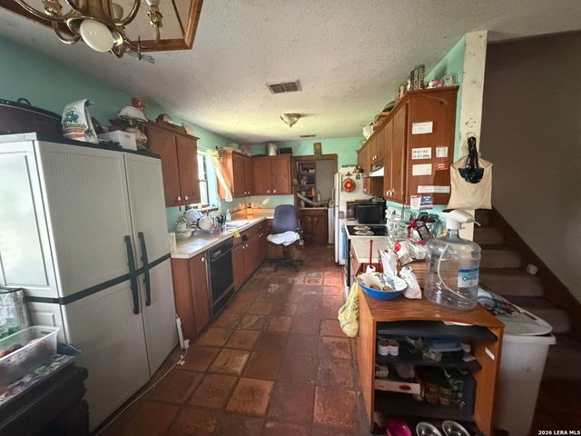 23798 MATHIS RD, Elmendorf, TX 78112