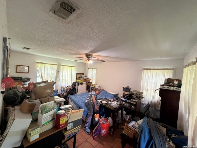 23798 MATHIS RD, Elmendorf, TX 78112