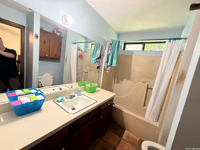 23798 MATHIS RD, Elmendorf, TX 78112
