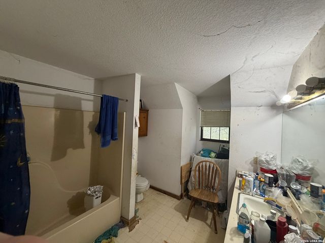 23798 MATHIS RD, Elmendorf, TX 78112