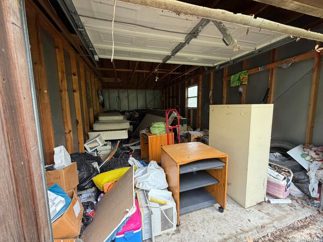 23798 MATHIS RD, Elmendorf, TX 78112