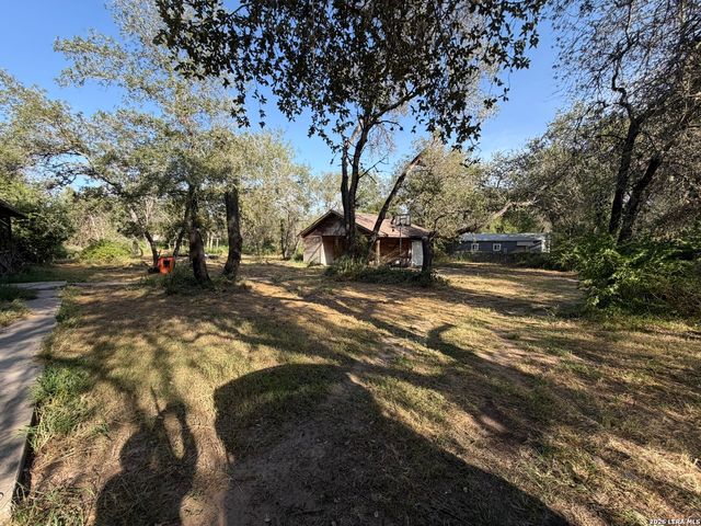 23798 MATHIS RD, Elmendorf, TX 78112