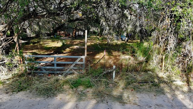23798 MATHIS RD, Elmendorf, TX 78112