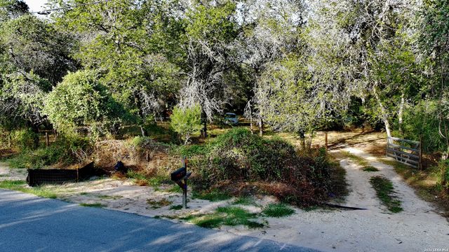 23798 MATHIS RD, Elmendorf, TX 78112