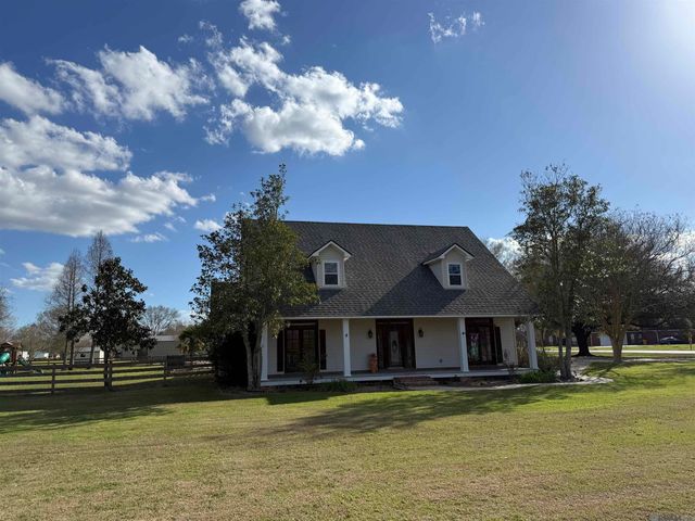 20035 Sallie Dr, Plaquemine, LA 70764