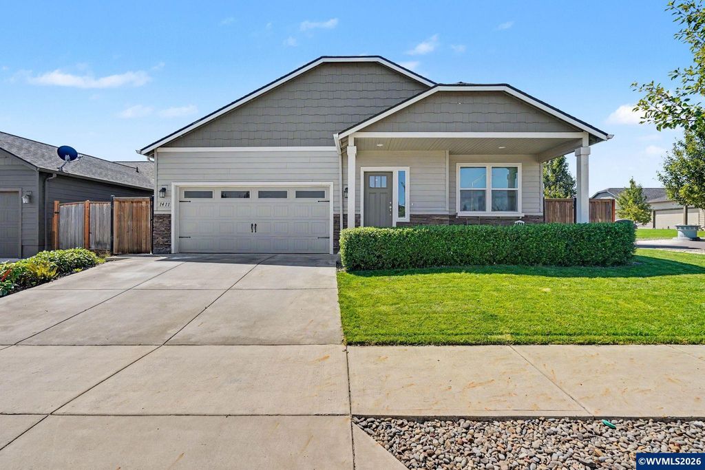 Image 1 of property listing at 1411 SE Snowberry Av, Dallas, OR 97338