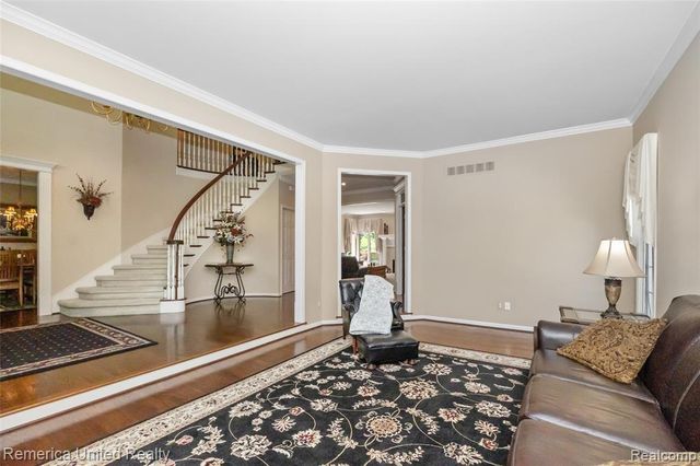54501 Salem Drive, Shelby Twp, MI 48316