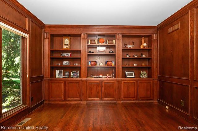 54501 Salem Drive, Shelby Twp, MI 48316