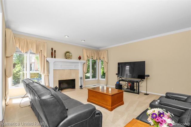 54501 Salem Drive, Shelby Twp, MI 48316