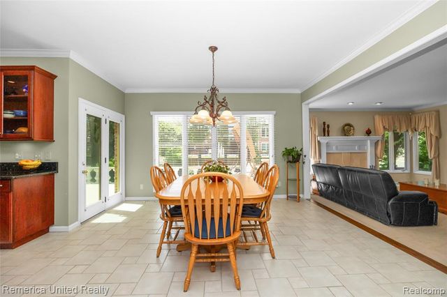 54501 Salem Drive, Shelby Twp, MI 48316