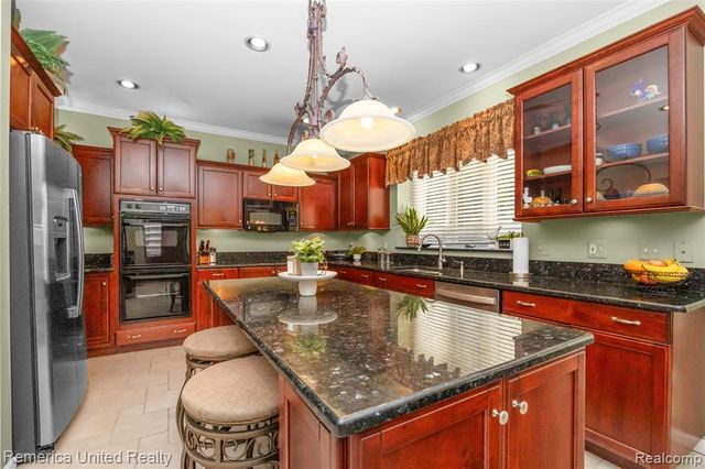 54501 Salem Drive, Shelby Twp, MI 48316