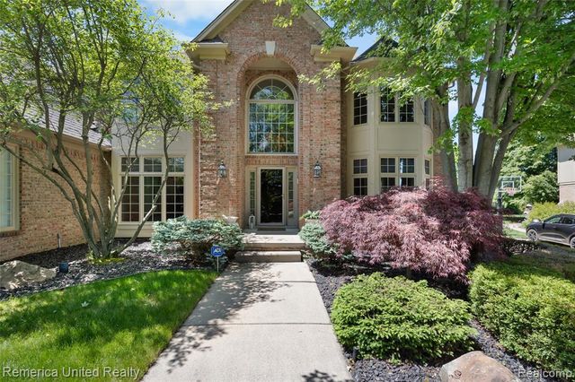 54501 Salem Drive, Shelby Twp, MI 48316