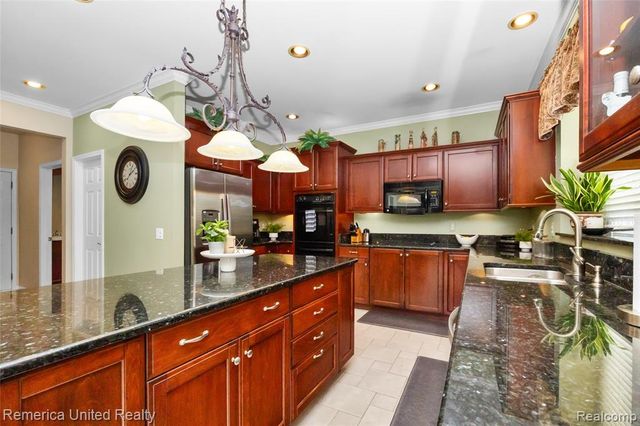 54501 Salem Drive, Shelby Twp, MI 48316