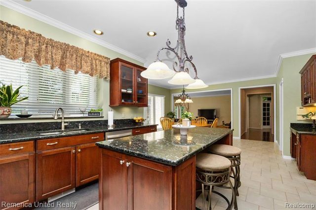54501 Salem Drive, Shelby Twp, MI 48316