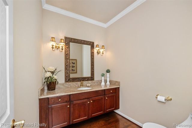 54501 Salem Drive, Shelby Twp, MI 48316
