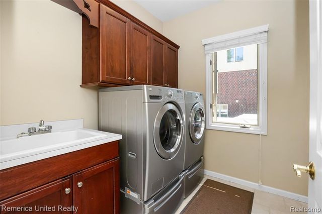 54501 Salem Drive, Shelby Twp, MI 48316