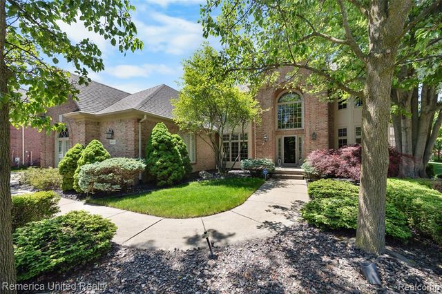 54501 Salem Drive, Shelby Twp, MI 48316