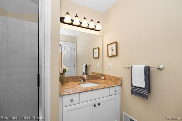 54501 Salem Drive, Shelby Twp, MI 48316