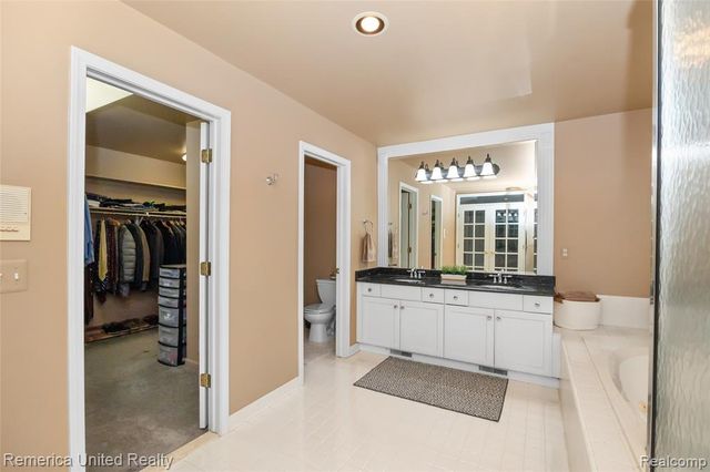 54501 Salem Drive, Shelby Twp, MI 48316