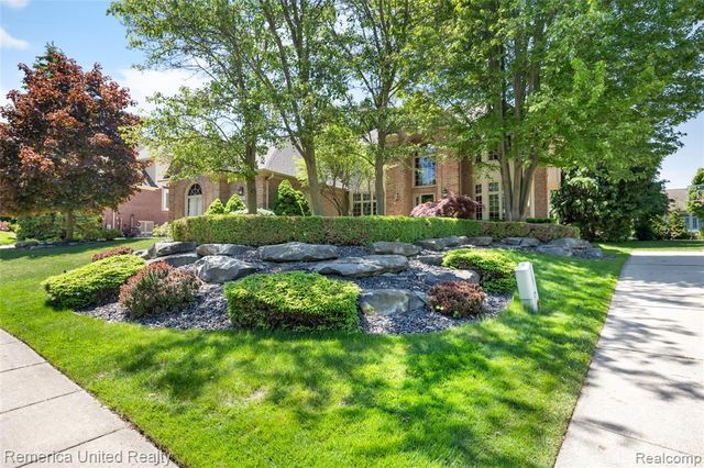 54501 Salem Drive, Shelby Twp, MI 48316