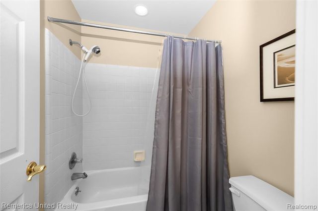 54501 Salem Drive, Shelby Twp, MI 48316