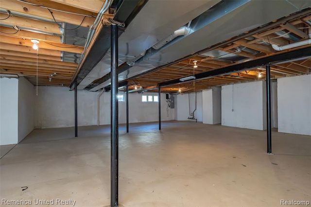 54501 Salem Drive, Shelby Twp, MI 48316