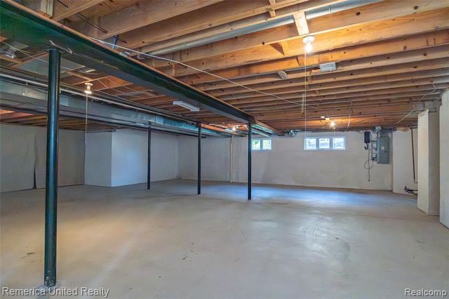 54501 Salem Drive, Shelby Twp, MI 48316