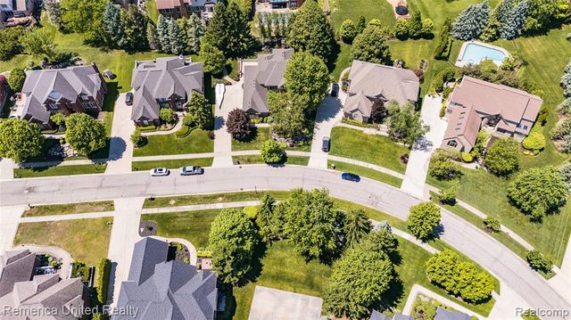 54501 Salem Drive, Shelby Twp, MI 48316