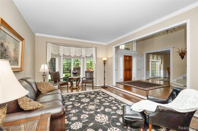 54501 Salem Drive, Shelby Twp, MI 48316