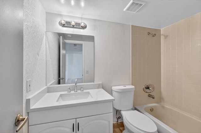 117 Lake Emerald Drive 408, Oakland Park, FL 33309