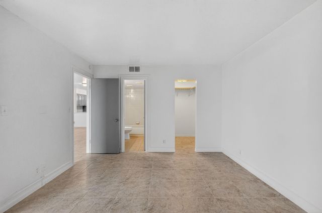 117 Lake Emerald Drive 408, Oakland Park, FL 33309