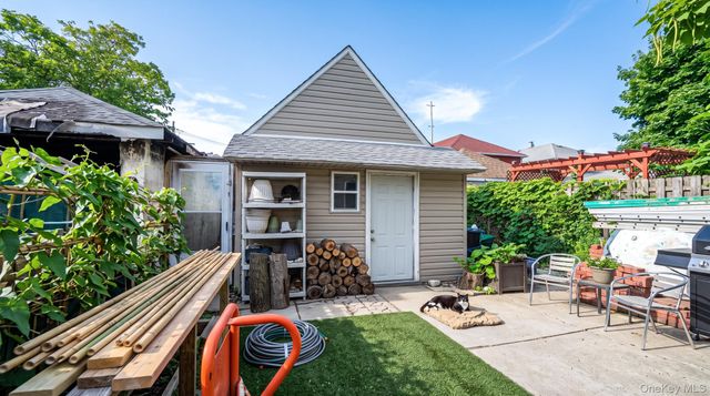 6932 Gouverneur Avenue, Arverne, NY 11692