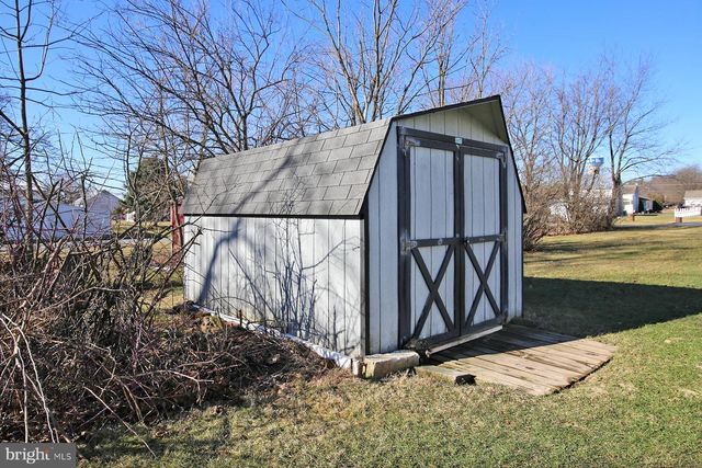 153 N CENTER ST, Fredericksburg, PA 17026